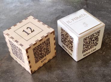 Cubi in legno con QR code per menù digitale