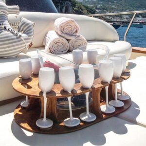 Porta flûte da barca artigianale in legno Slowood, elegante e resistente all’umidità, ideale per yacht e ambienti nautici di lusso.